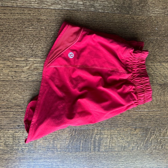 Lululemon Hotty Hot LR shorts in red, size 4 - Picture 4 of 4